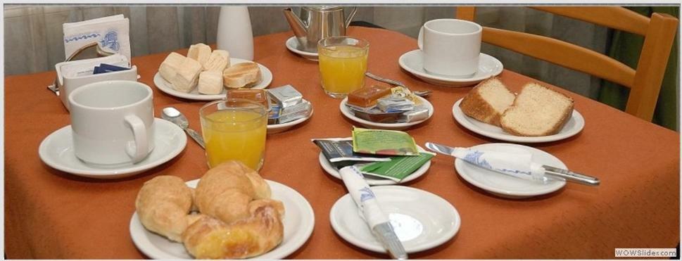 Hotel San Martin Реконкиста Екстериор снимка