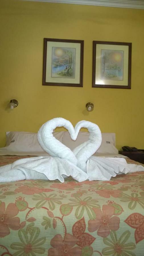 Hotel San Martin Реконкиста Екстериор снимка